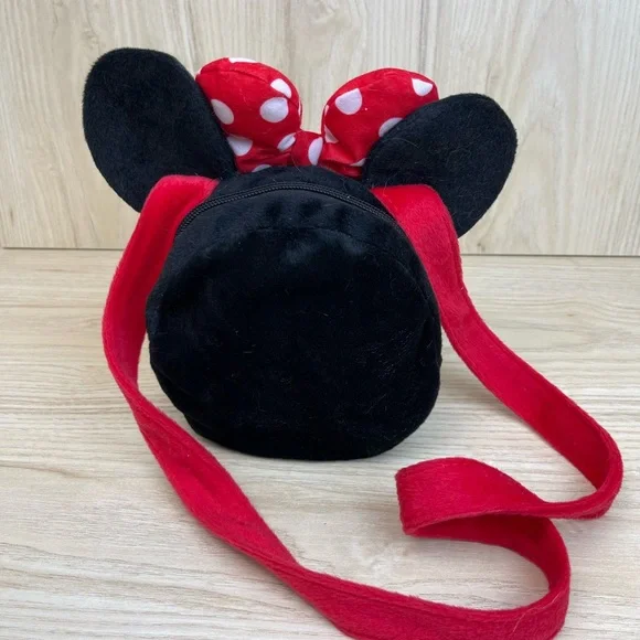 Minnie Mouse Face Plush Crossbody. - Picture 2 of 2